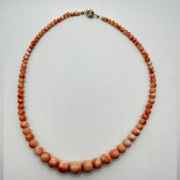 16" Graduated Angel Skin Coral beaded necklace with 14kt yellow gold clasp! - Picture 6 of 12